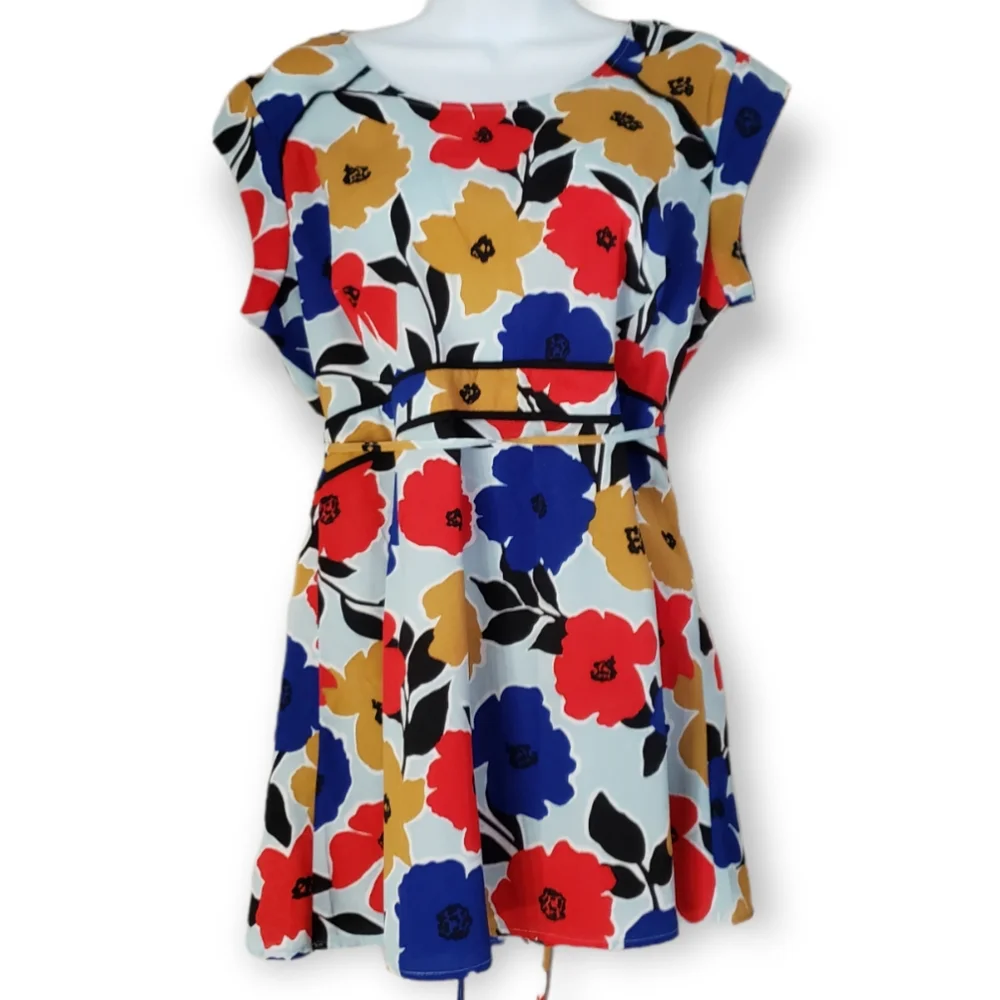 2/$20 NWOT Motherhood Maternity blue red black floral top blouse Womens Medium